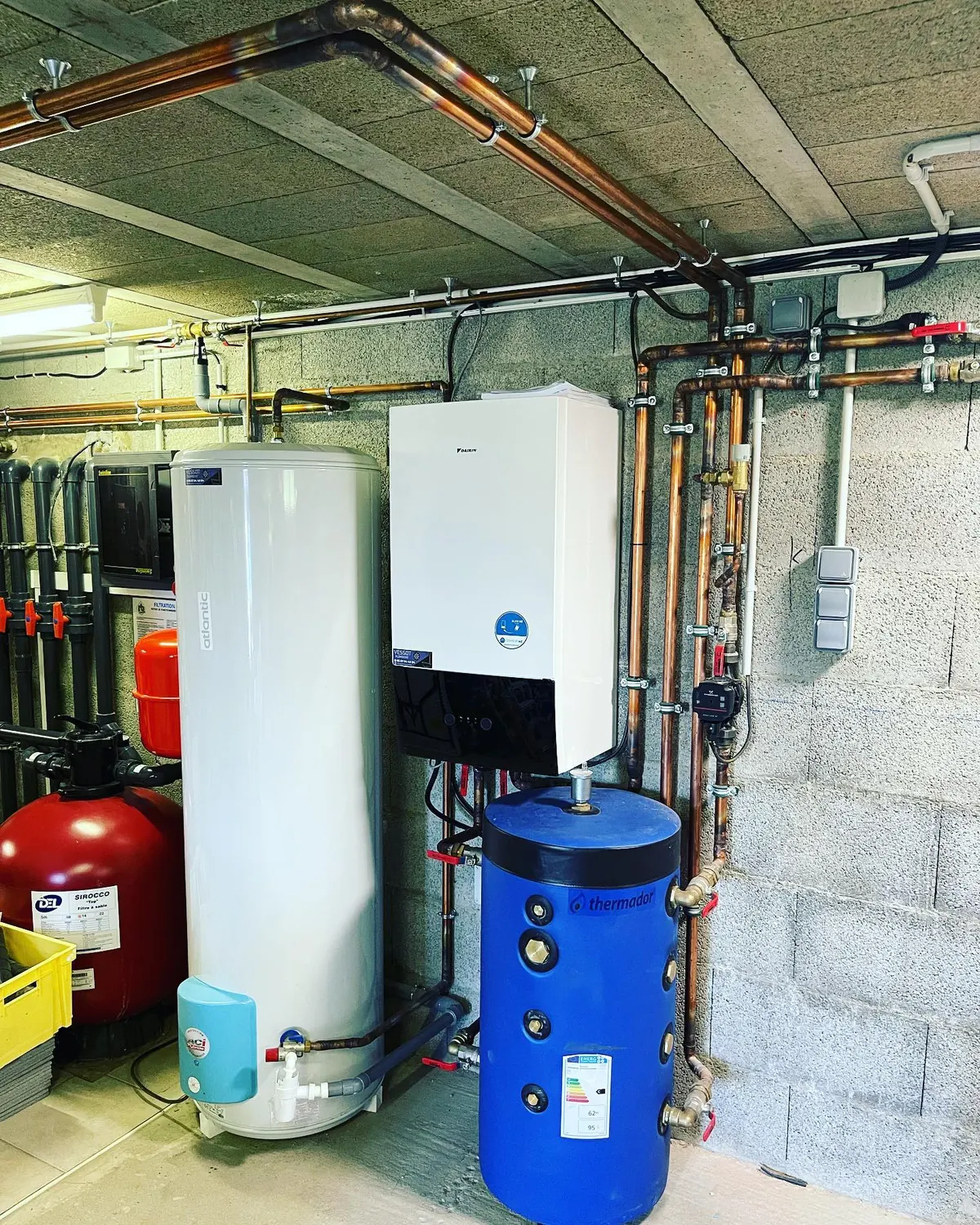 Chaufferie complète avec ballons d’eau chaude et vase d’expansion