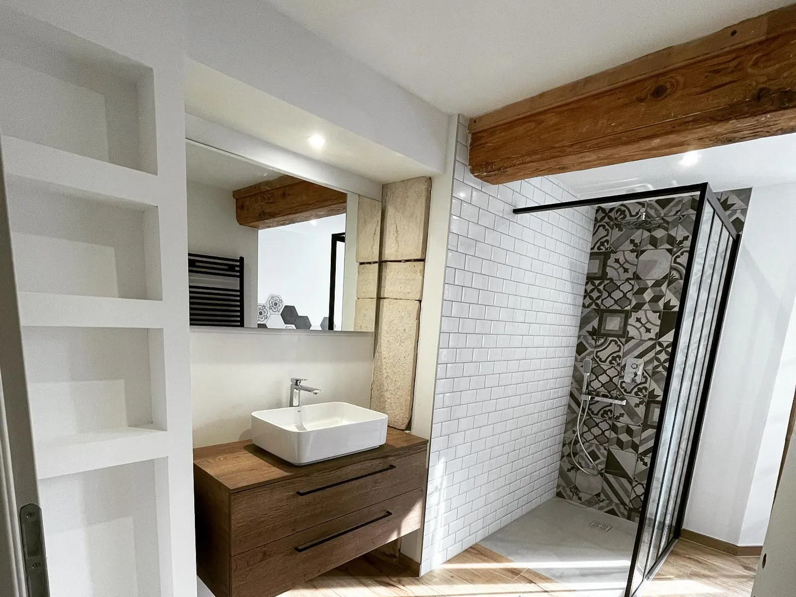 Salle de bain clé en main réalisée par VESSOT PLOMBERIE